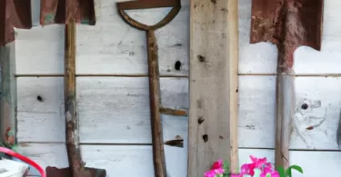 10 Creative Ways to Recycle Old Shovels